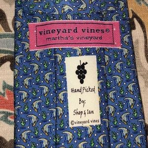 Vineyard Vines Angel fish tie